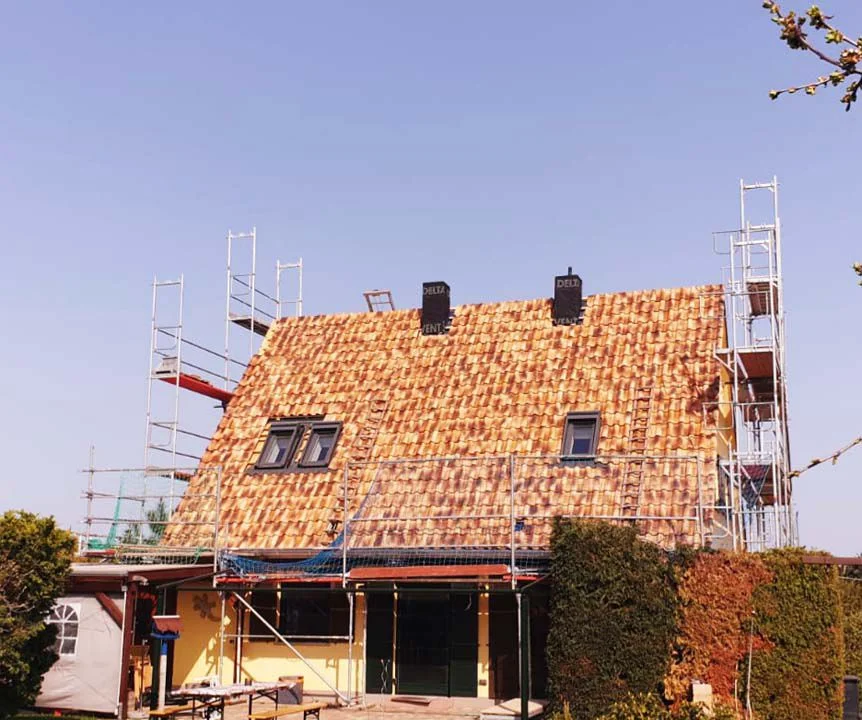 Bauverlauf 20042021 01 Dachbau Entstehung Gebaelk 03 Dachbau Bossert