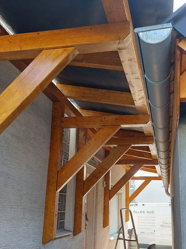Ref Holzbau Eingangsuedachung 1306 01 Dachbau Dacharbeiten Dachbau Bossert