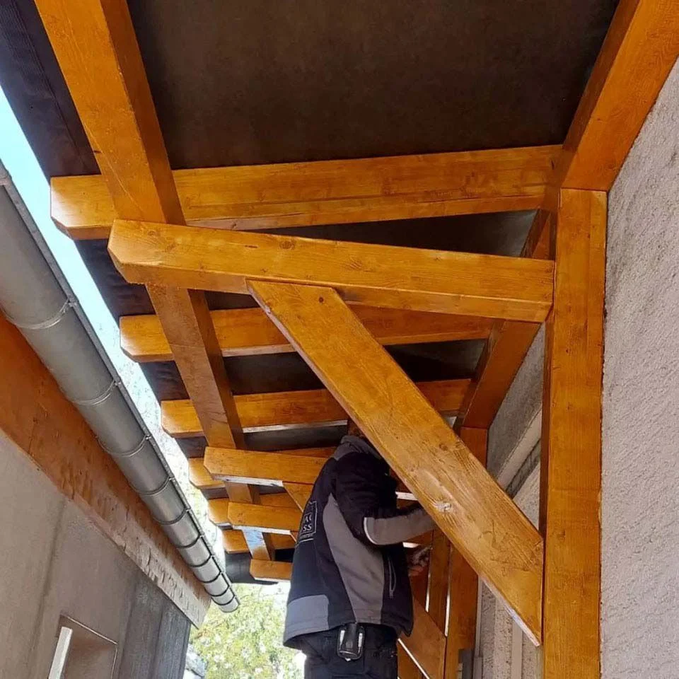 Referenzen Holzbau 0205 02 Holzbau Entstehung Eingangsueberdachung Dachbau Bossert