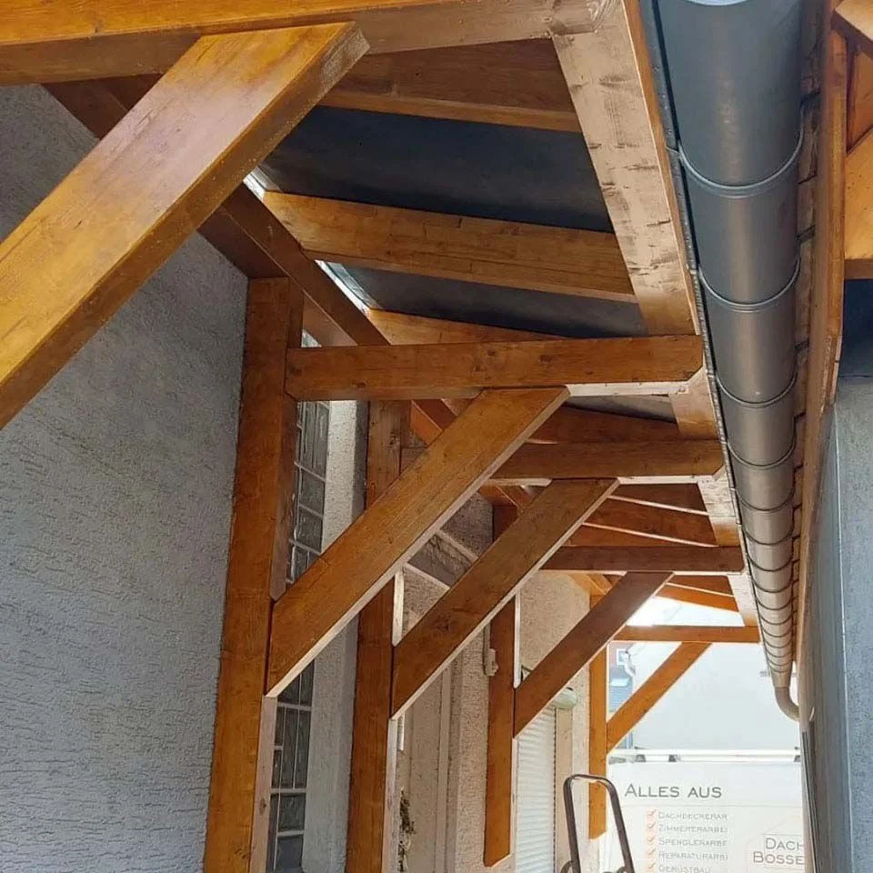 Referenzen Holzbau 0205 04 Holzbau Entstehung Eingangsueberdachung Dachbau Bossert