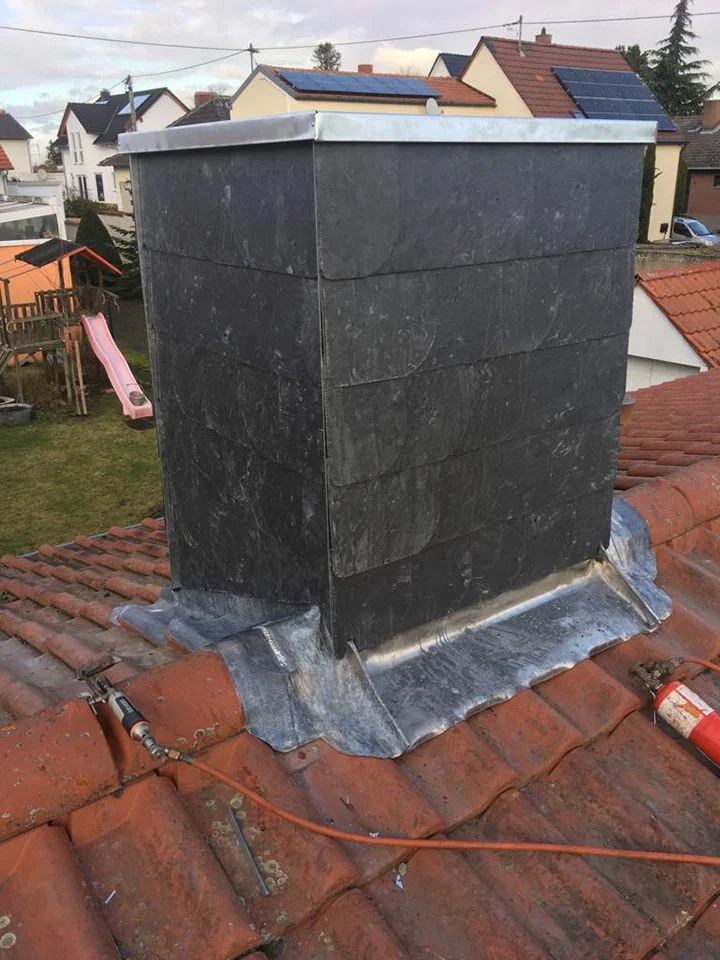 Referenzen Kamin 032022 01 Spenglerei Kaminverkleidung Dachbau Bossert