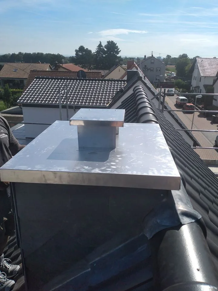 Referenzen Kamin 23092022 002 Spenglerei Kaminverkleidung Dachbau Bossert